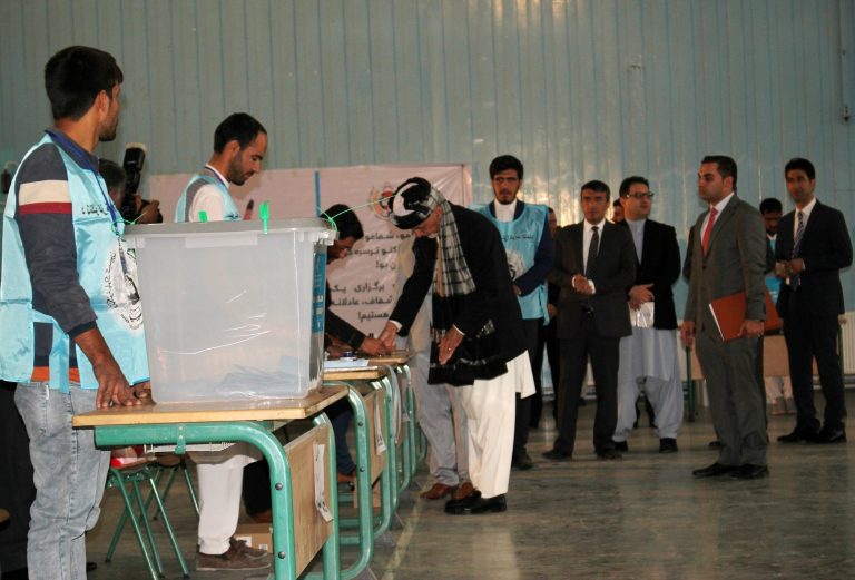 Li Efxanistanê hilbijartinin û Talîban bingehan di teqîne