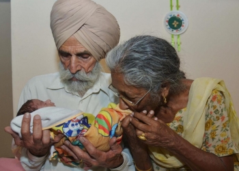 Jineke 73 salî li Hindistanê cêmikek bû