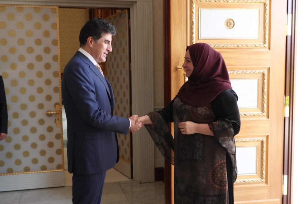 Îro yekşem 15/09/2019 Desteya Serokayetiya Parlemena Kurdistanê serdana birêz Nêçîrvan Barzanî Serokê Herêma Kurdistanê kirin û li civînê da karê Parlemenî û girîngîdana bi wan yasayên pêgeha destûra Herêma Kurdistanê bihêz dikin, peywendiyên Hewlêr û Bexda û parastina mafên destûriyên Herêma Kurdistanê, hemahengiya di navbera Parlemena Kurdistanê û fraksiyonên Kurdistaniyên li Encumena Nûnerên Iraqê û girîngiya hemahengiya di navbera fraksiyonên Kurdistaniyan li Bexda, berdewamiya proseya çaksazî û aramî û berev pêşveçûna proseya siyasî li Herêma Kurdistanê guftûgo kirin