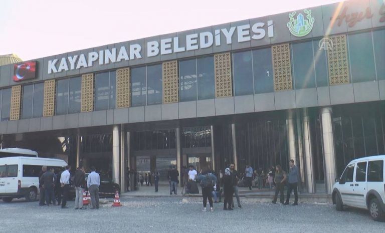 Bİ SEDEMA PKK’Ê TİRKİYÊ 3 QEYÛM Lİ ŞAREDARİYÊN AMEDÊ WEZÎFEDAR KİRİN