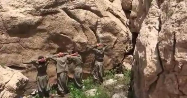 4 GERÎLAYÊN PKK’Ê TESLİMÎ HÊZÊN EWLEHİYÊ BÛN