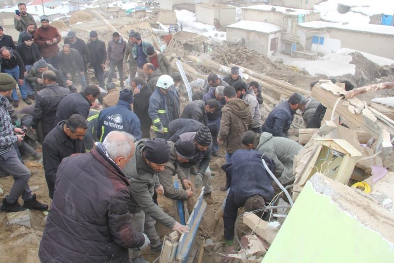 ERDHEJEKE DIN SÎNORÊ BAKÛR Û ROJHILATÊ KURDISTANÊ DIHEJÎNE