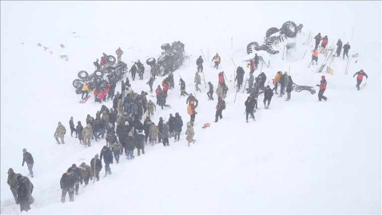DÎSAN LI WANÊ DI KARESATA AŞÎTÊ DE 33 KES MIRIN, 53 KESÊN DIN JÎ BIRÎNDAR BÛN