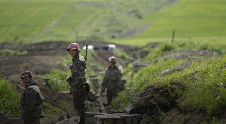 Li ser Karabaxê şer li enIyên bakur û başûr dijwar dibe