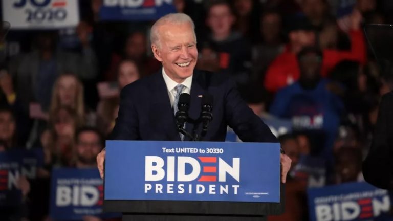 Medyaya Amerîkayê ragihand, Joe Biden di hilbijartina a Amerîka de bi ser ket û bû 46emîn Serokê Amerîkayê. Hat ragihandin, piştî ku Joe Bidin dengên nûnerê wîlayeta Pensilvanya bidest xist, hejmara dengên wî bi 284 deng. Li hemberê hejmara dengên Trump bû 214. Bi vî rengî namzetê Demokratan Joe Bîden bû Serokê Amerîka yê 46emîn û dawî li desthilata Donald Trump anî.