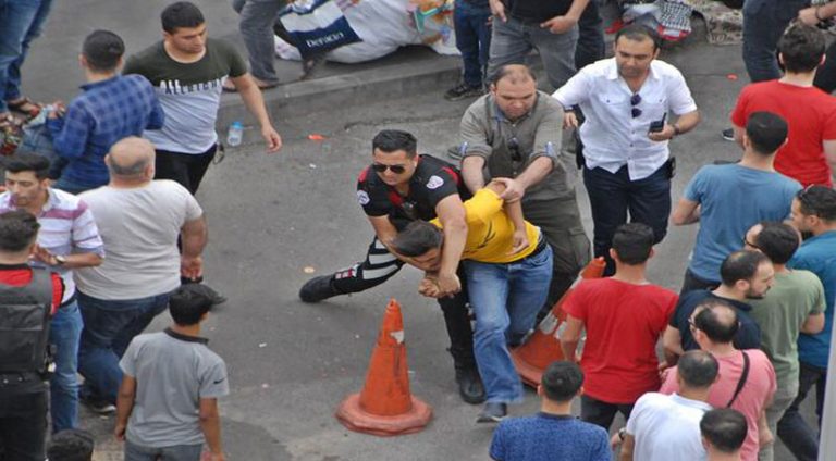 Li Diyarbekirê du malbat pevçûn: 20 birîndar