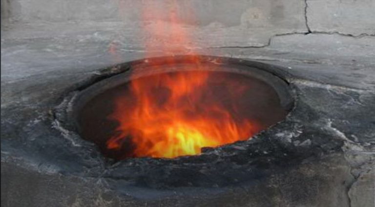 Pîrejinek di tendûrê de şewitî û can da