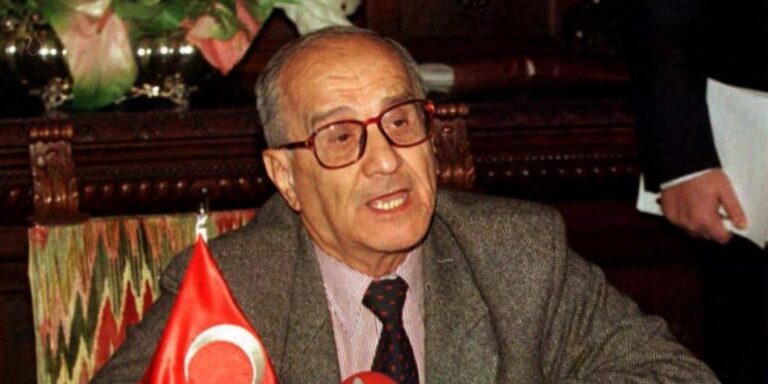 Bangek ji bo "lêborînê" ji 132 kesayetiyên navdar ên Kurd ji Taner Akçam re