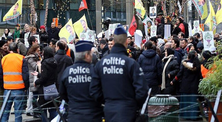 PKK ê li ber dergehê konsulxaneya Amerîka û NATO yê xwepêşandan kir