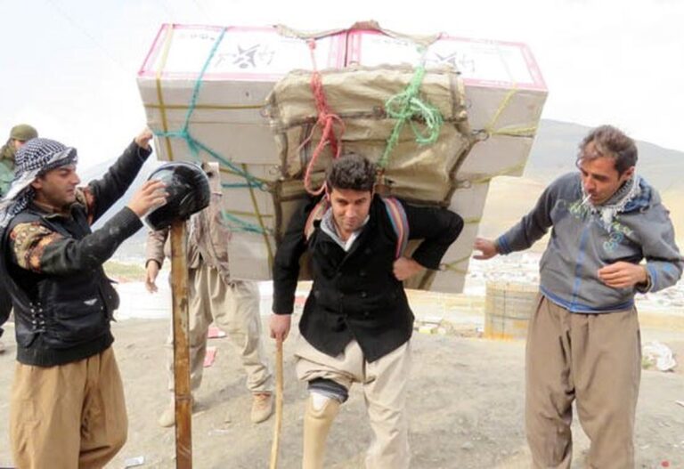 Di meha rabûrî de herî kêm 18 kolberên Kurd hatine kuştin û birîndarkirin