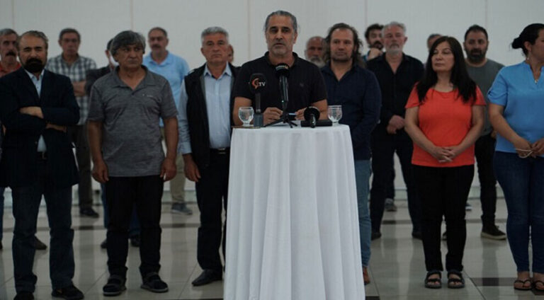 Kirasê hûnermendiyê ji xwe kirin û kirasê PKKê li xwe kirin