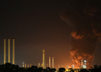 18 kogehên petrolê li Tehranê şewitîn