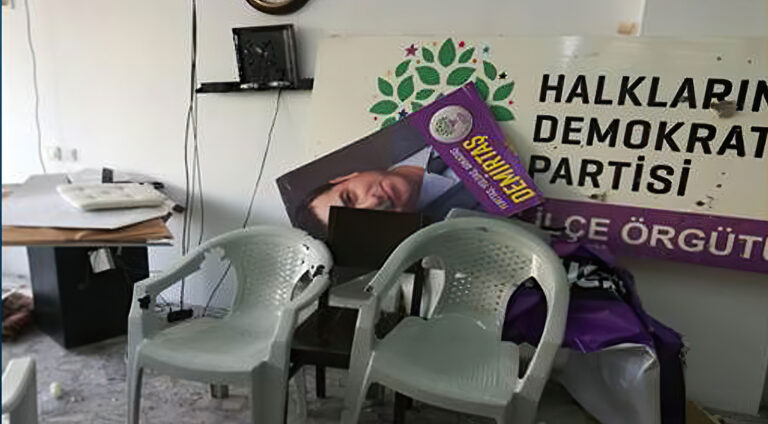 Li dijî avahiya HDPê ya navçeya Marmarîs Muglayê êrişa çekdarî pêk hat