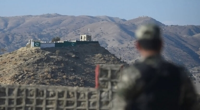 Bi Dehan Leşkerên Afgan Derbazî Axa Pakistanê Bûne