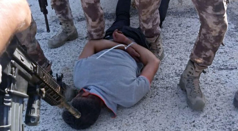 Tetîkêş Mehmet Altun ê ku malbata Kurd qetil kiribû hat desteser kirin