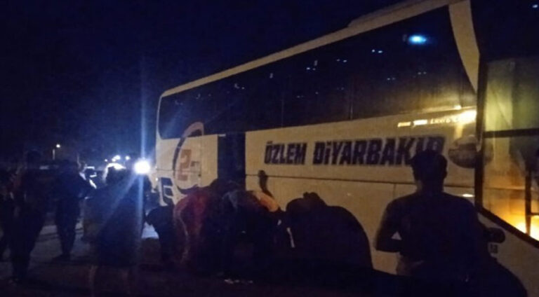 Li Antalyayê êrîşî otobusa Diyarbekirê kirin