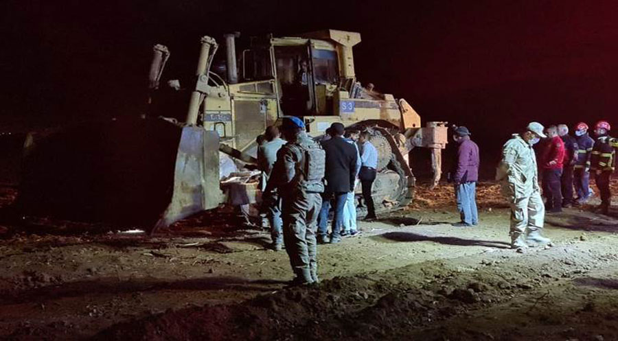 Li Rihayê karkerek di bin makîneya kar de ma û can da