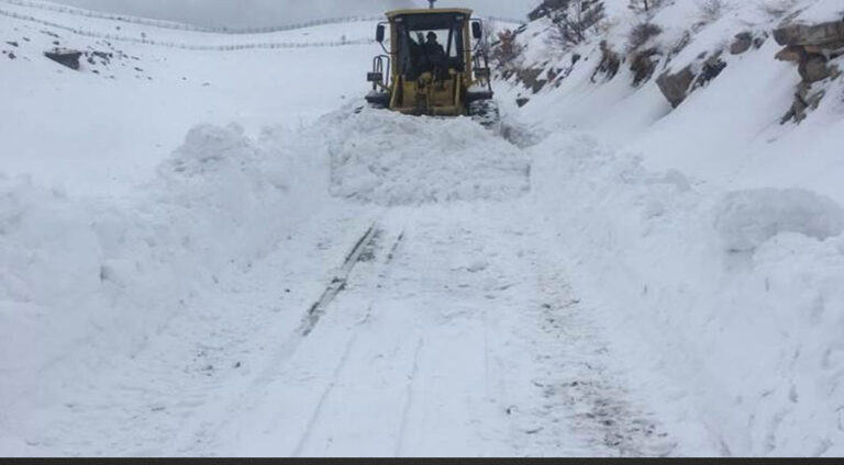 Li Bakur rêyên bi 5 parêzgeha û sedan gunda ji ber berfê xitimîne