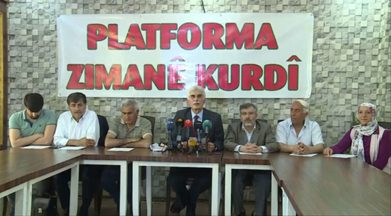 Platforma Zimanê Kurdî: Di dibistanan de dersa zimanê Kurdî hilbijêrin