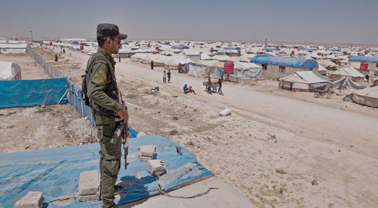 Çekdarên DAIŞê êrişî nobedarên kampa Holê kirin