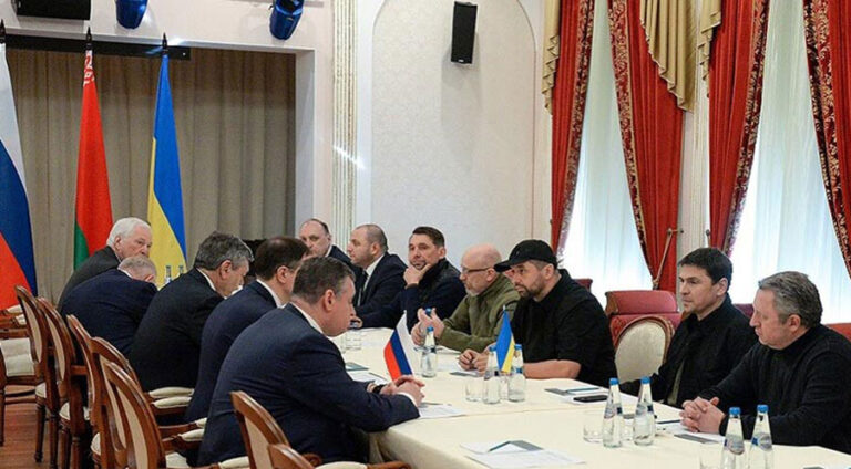 Rayedarên Rûsî ber bi devera gotûbêjan bi rê ketin