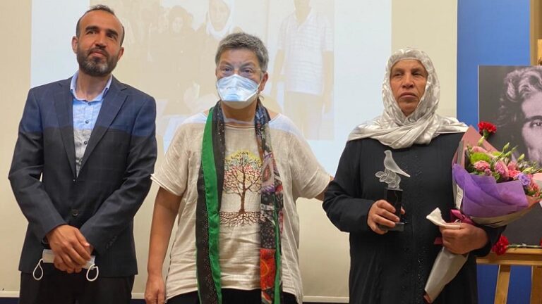 Jûra Bijîşkên Stenbolê xelata aştiyê da malbata Şenyaşar