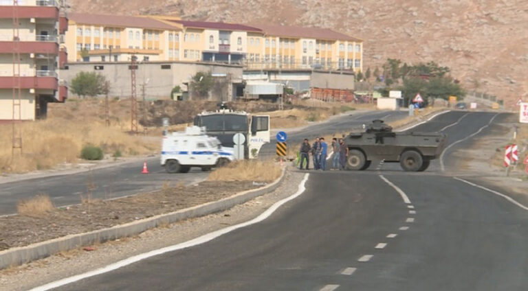 Li Diyarbekir 3 tax ji bo biyaniyan hatin qedexekirin