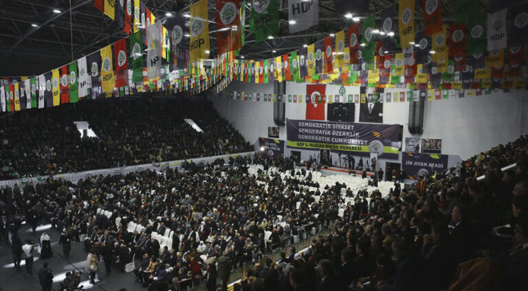 hdp-kongre-4-ataturk-turkey-flag
