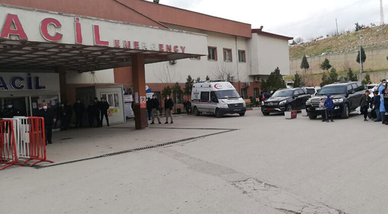 Li Şirnexê mînek bi otomobîleke leşkerî de teqiya