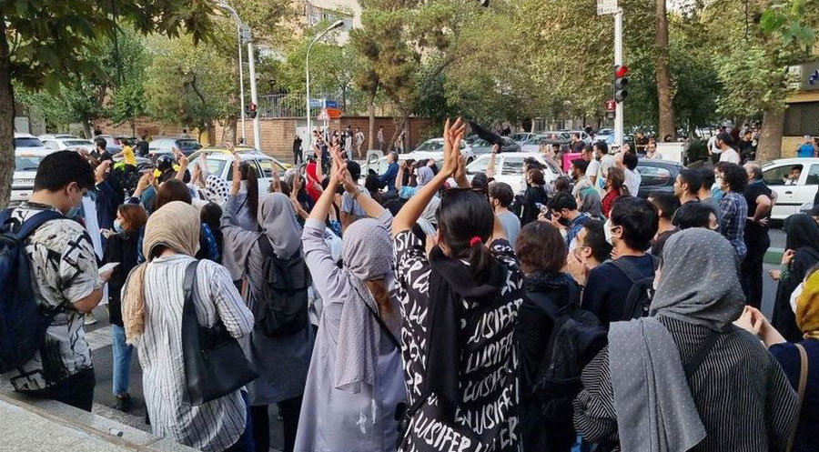 “448 xwepêşander li Îranê hatine kuştin”