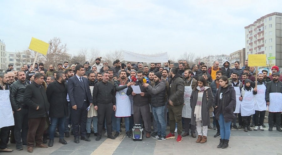 Li Diyarbekirê xebatkarên firinan şert û mercên kar protesto kirin