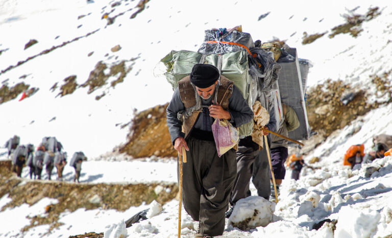Hengaw: Di sala 2022yê de herî kêm 290 kolber li sînorên Kurdistanê bûn qurbanî