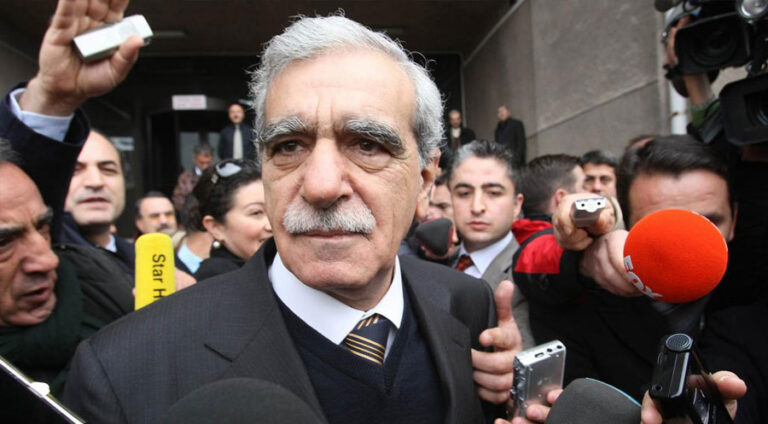 Ahmet Turk: Herêma Kurdistanê berî her kesî hat alîkariya mexdûrên erdhejê