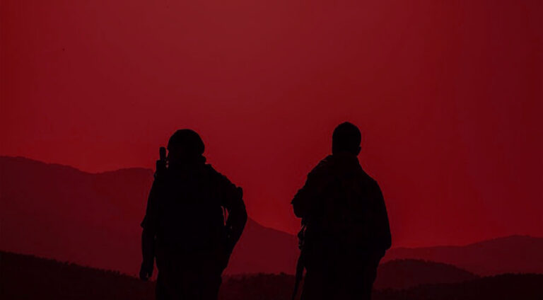 Du ji birêveberên YPG’ê li Hesekê tecawizî hin keçan dikin