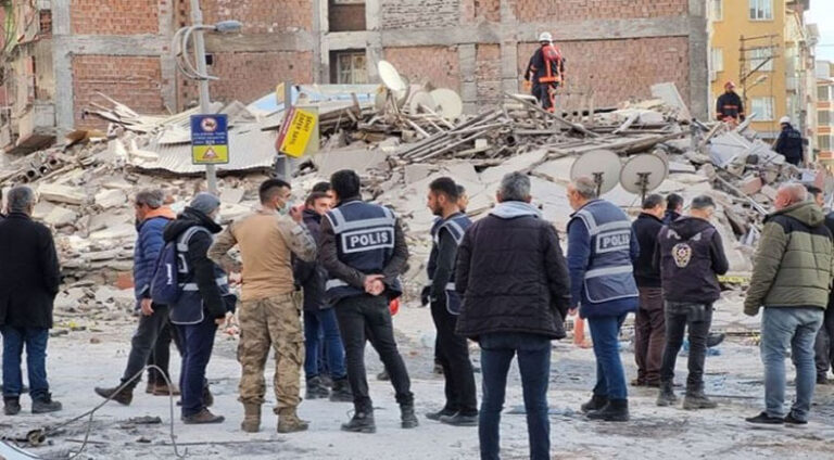 Li Meletiyê avahiyeke 5 qatî hilweşiya
