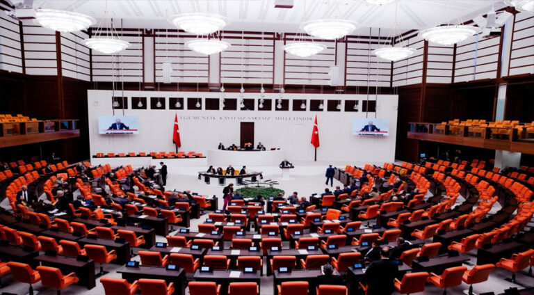 Evîniya parlementoyê û Kurd!