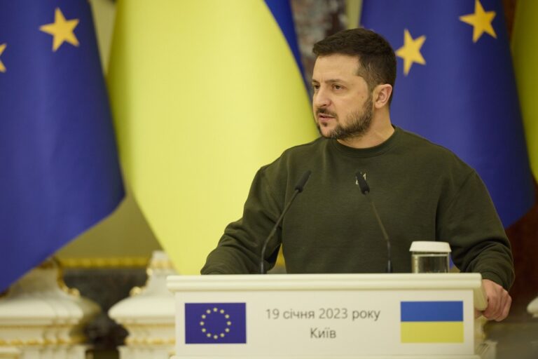 Zelensky red dike ku êrîşî Kremlînê kiribin