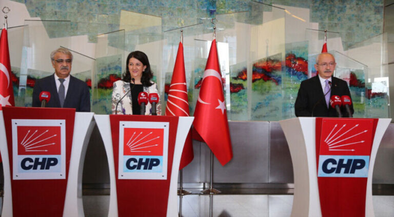 HDP nizane çi dike pîvanên siyasî di bin lingan de ne!