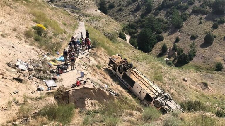 Li Qersê basa rêwiyan wergeriya: Kuştî û birîndar hene