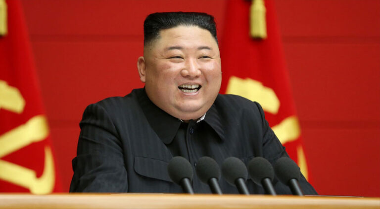 Li Koreya Bakur ji xelkê tê xwestin di dema lehiyê de wêneyên "Kim" biparêzin
