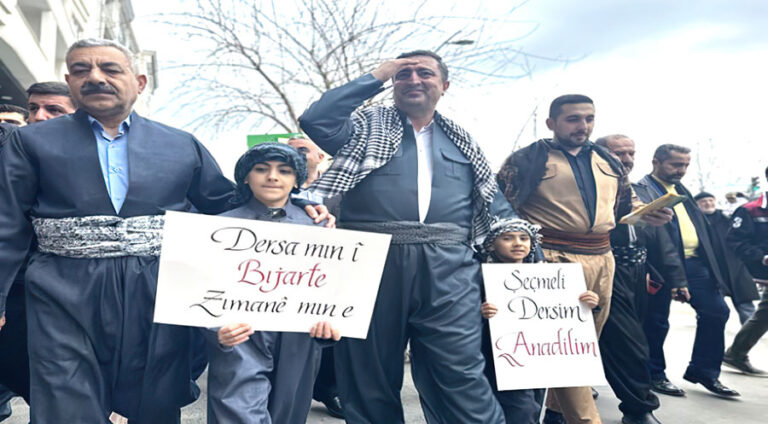 HUDA PAR bi cilên netewî Meşa Zimanê Kurdî li dar xist