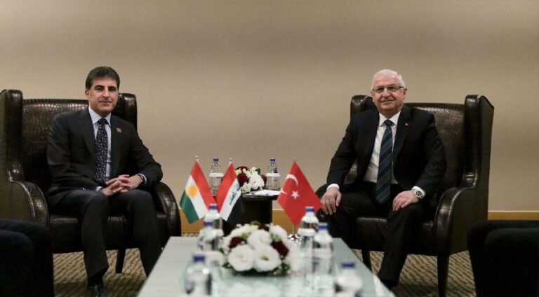 Li perawîza Korbenda Dîplomasî ya Antalyayê Nêçîrvan Barzanî bi Yeşar Guler re civiya