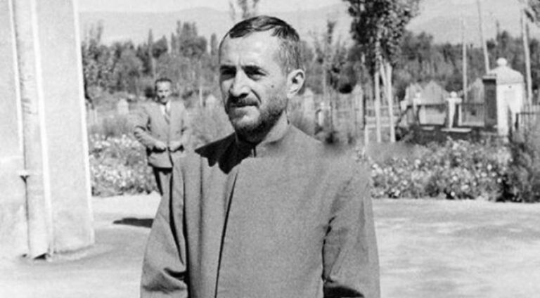 77 sal bi ser bidarvekirina Pêşewa Qazî Mihemed re derbas dibin