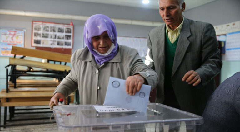 Encamên destpêkê: CHP li Tirkiyeyê û DEM Partî li 10 bajarên Bakurê Kurdistanê li pêş in