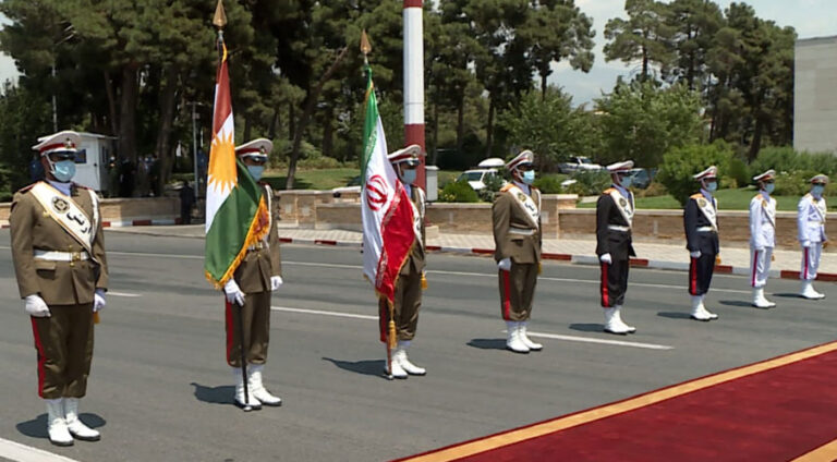 Şandeke bilind a Herêma Kurdistanê beşdarî behiya Serokomarê Îranê yê koçkirî dibe