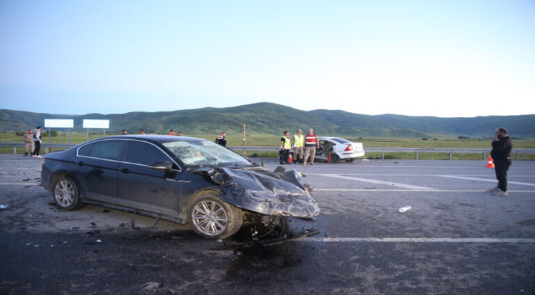 Li Mûşê du otomobîlan li hevdan: 3 kesan canê xwe ji dest dan, 5 kes birîndar bûn