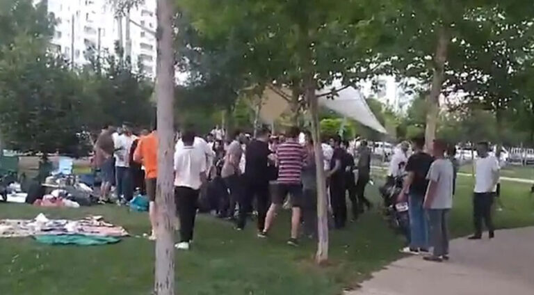 ‌Hin kesan li Amedê bi tekbîran êrîşê grûpa govendê kirin