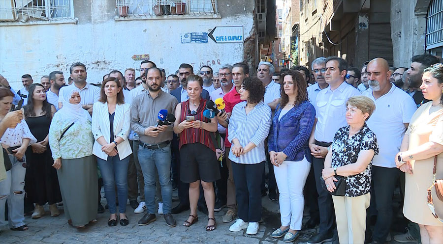 Saziyên sivîl nerazîbûn li hemberî êrîşên cafeyên nav Sûrê nîşan didin