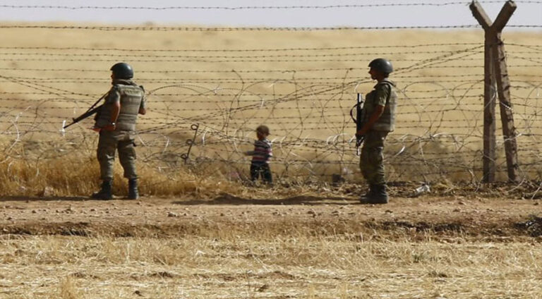 Li Kobanê zarokek bi guleyên cendirmeyên Tirkiyeyê hat kuştin