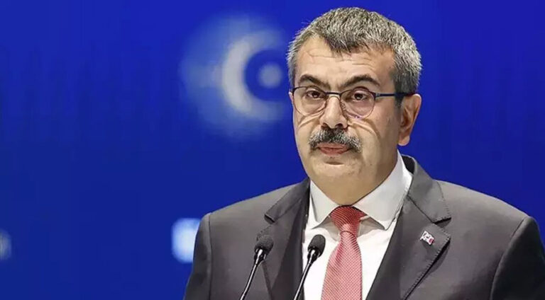 Wezîrê Perwerdeya Tirkiyeyê: Endamên DEM’ê rê li ber dersên bijarte yên kurdî digirin.